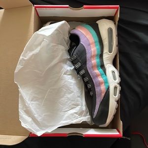 Nike air max 95 11 us clean only have use them a few times like use like new!